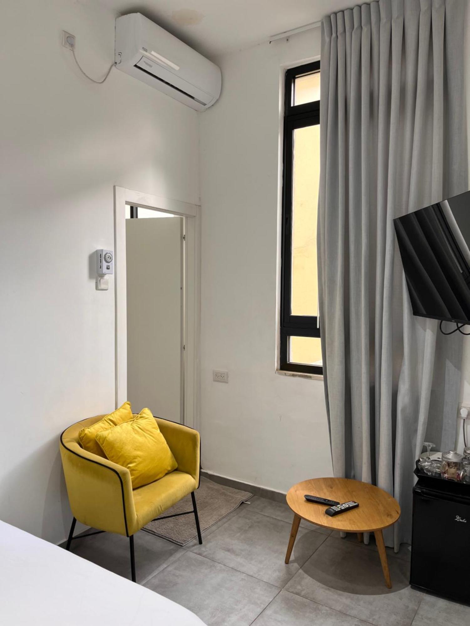Yona 8 Bed and Breakfast Tel Aviv Exteriör bild