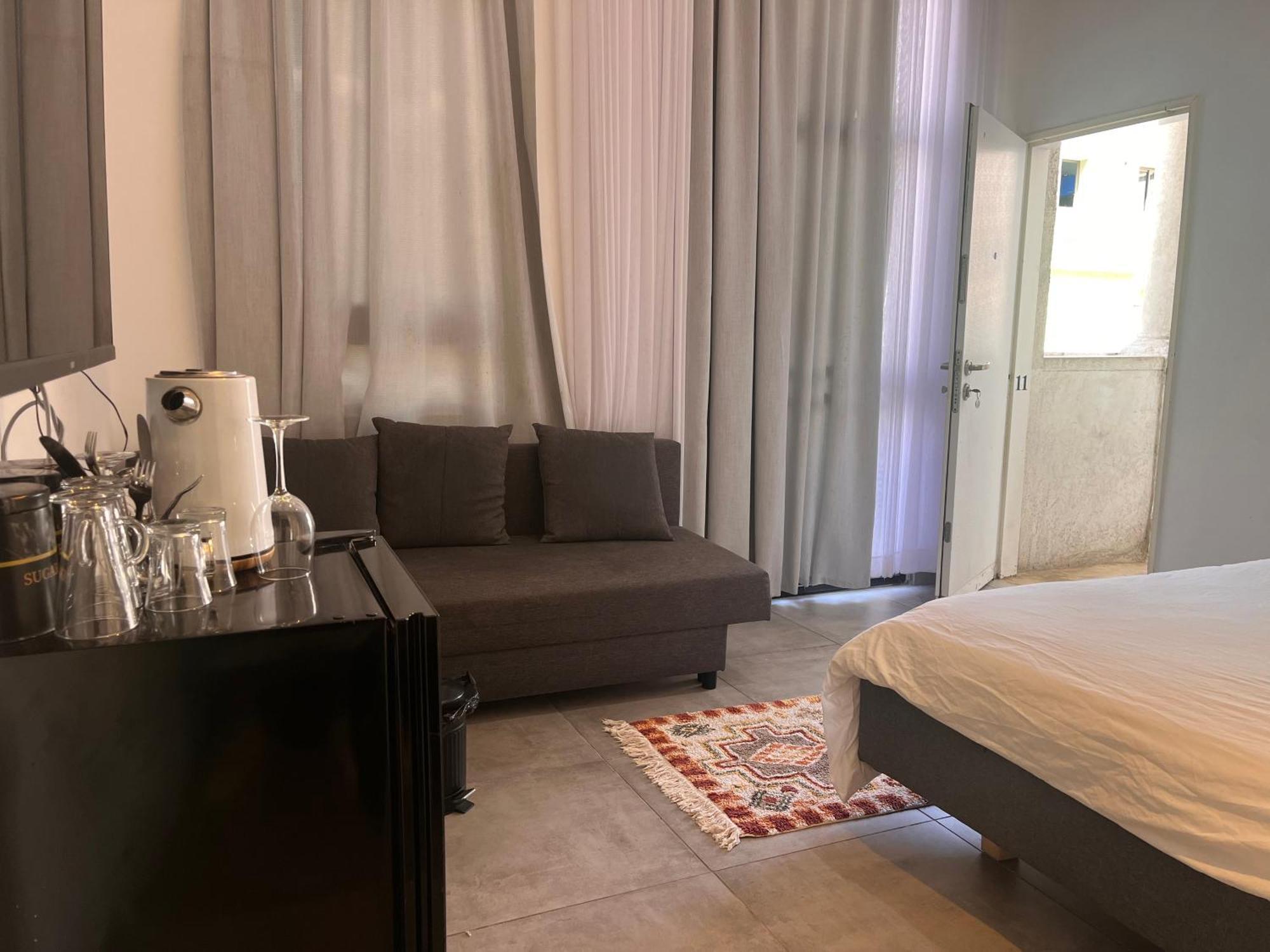 Yona 8 Bed and Breakfast Tel Aviv Rum bild